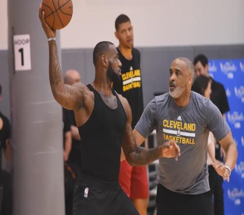 五年三冠!菲尔汉迪的NBA之路,他能给76人带来什么