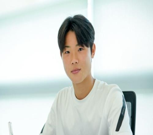 外媒:韩国小将金艺建曾拒绝巴萨与曼城,他将与红星签约5年