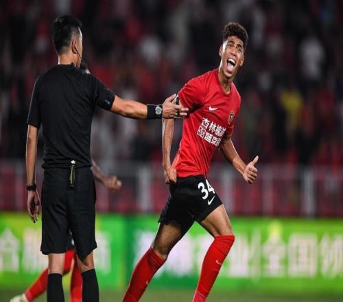 杨希独造两球主导海港逆转,两位18岁小将双双进球,中超年轻世代越打越出色