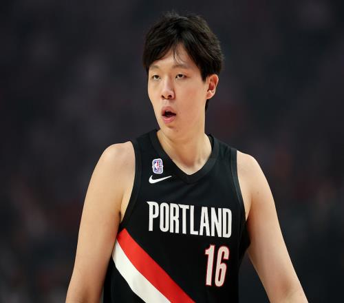 噩耗!杨瀚森队友重伤,将缺席6个月,合同4年9000万