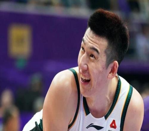中国男篮在卡塔尔给赵继伟庆生,杨瀚森仍然进入不了NBA轮换,付豪谈赛季目标以及自身不足