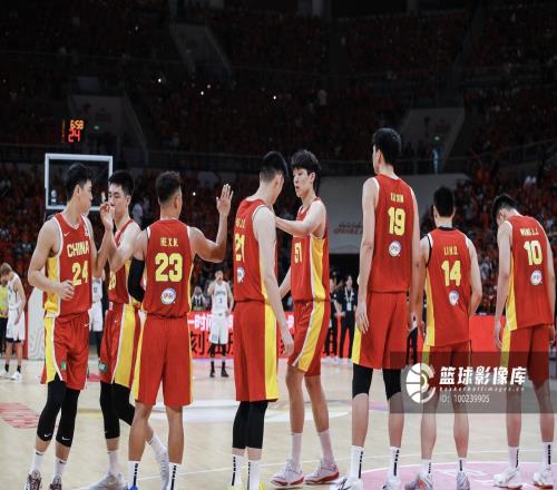 中国男篮12人名单更新:周琦赵睿等中生代逐渐被替代,阵容偏年轻