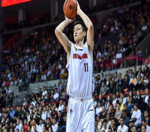 周鹏回归广东男篮:签1年C类合同,薪资较低仍选11号