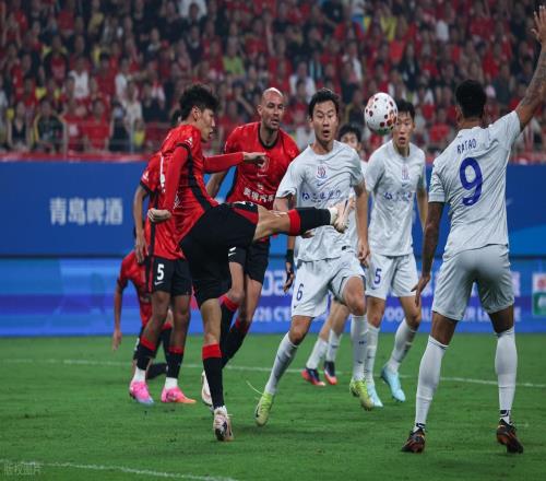 11,成都蓉城又躺赢,球迷:给机会也不中用,5连平+7连败也能夺冠