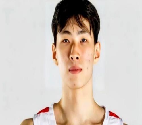 CBA:北京男篮2年D类顶薪续约陈盈骏,CBA新赛季再做调整,谢智杰转投山西男篮,杨瀚森接班人升入一队