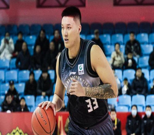 CBA自由球员名单更新:减至8人,同曦3人仍待注册,曾繁日完成注册