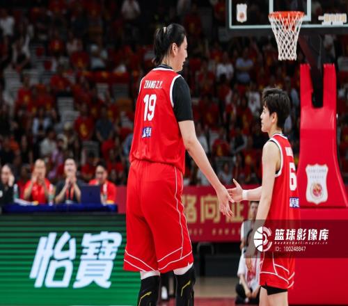 三分17中1、失误24次:中国女篮热身赛1分惜败西班牙