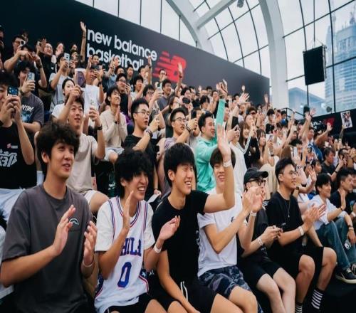 NBA球星马克西首次中国行:从训练场到街球场,与年轻球员直面篮球