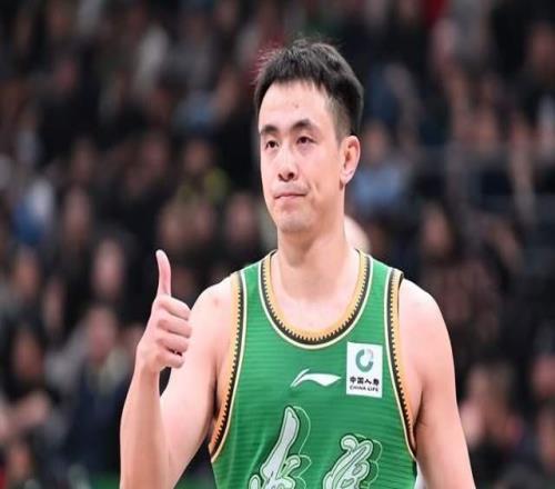 辽宁男篮15人注册名单出炉!付豪两年顶薪续约,3小将进入一线队