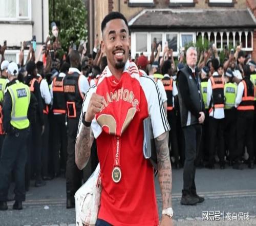 阿森纳一夜两笔大交易:热苏斯转会巴萨,马丁内利刷新队史卖出纪录
