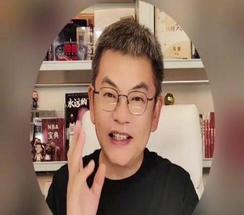苏群:中国男篮解决了世界难题界外球后续4场大概率3胜1负