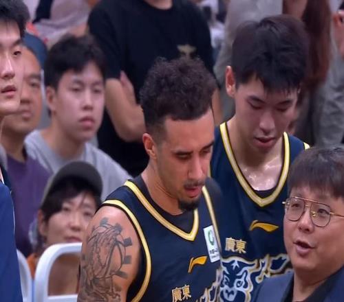 “白拿”杨腾飞!广东队拒绝送出黄明依,新外教点名要人!