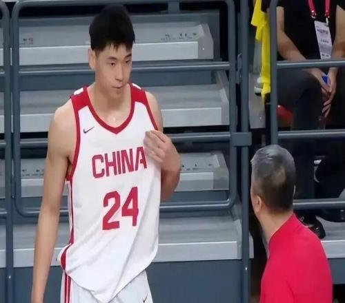 中国男篮亚运会12人大名单出炉!5后卫4锋线3中锋阵容,李悦洲入选,崔永熙程帅澎继续无缘