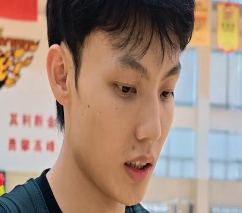 广东多人采访!新帅回应体系和外援,徐杰亲承变化多,周鹏谈回归
