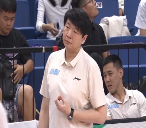 山东男篮23分大胜辽宁,三名新援齐发力,得分全部上双