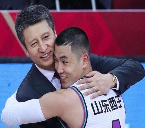 NCAA主力轮换回国家队打不上球!宫鲁鸣迷信一人,犹如郭士强对高诗岩
