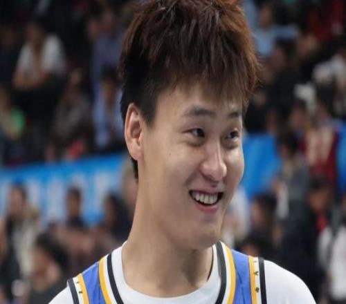 媒体人:赵睿在今夏休赛期减重20斤,速度变快而对抗并未减弱