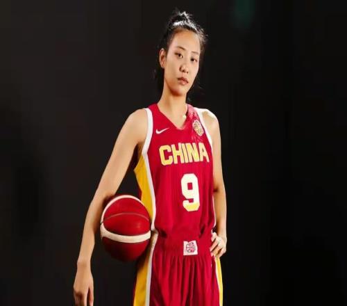 宫鲁鸣够绝!中国女篮世界杯12人名单,“2老3小”全围着张子宇