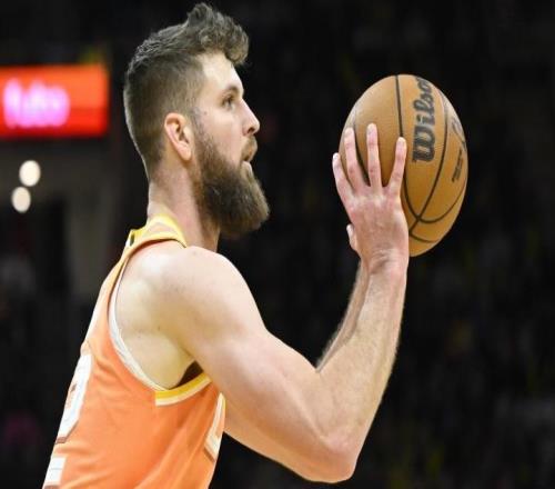 防守多面性如何立足NBA76人前锋:新秀赛季一句话点醒我