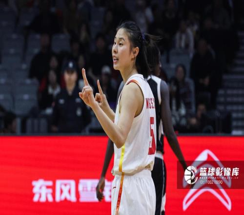复出首秀13分钟3中1拿3分,她还在找状态