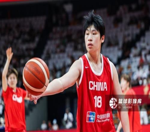 开局落后到追平反超,她一句话点破女篮翻盘关键
