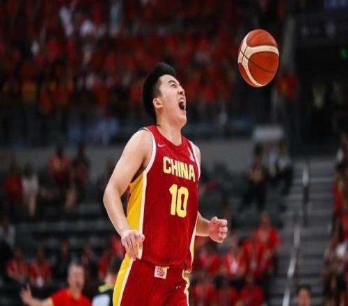 热议王俊杰加盟香港金牛:与石奎同一时间签约新赛季依旧优先留洋
