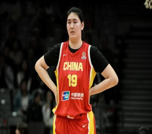 女篮逆转捷克各界说啥苏群赞2功臣,张子宇+宫鲁鸣被批!