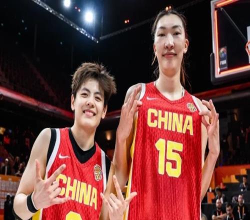71比51掀翻意大利!女篮大胜夜4人立大功了:第一功臣却不是韩旭