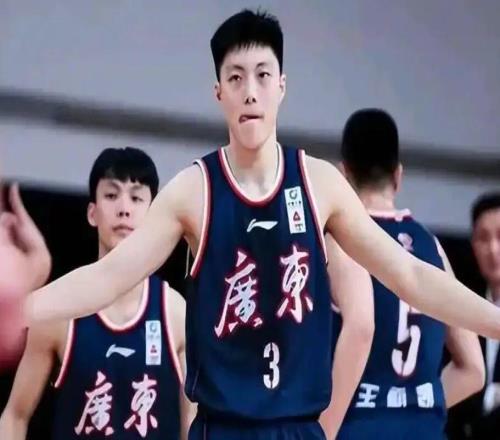广东男篮确定新外援,2米01全能锋卫摇摆人加盟,西甲联赛场均16+6+3