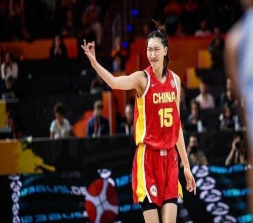 韩旭高效两双闪耀全场中国女篮团队协作大胜意大利
