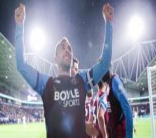 西汉姆客场击败博尔顿登顶英冠,球迷高唱反沙利文歌曲