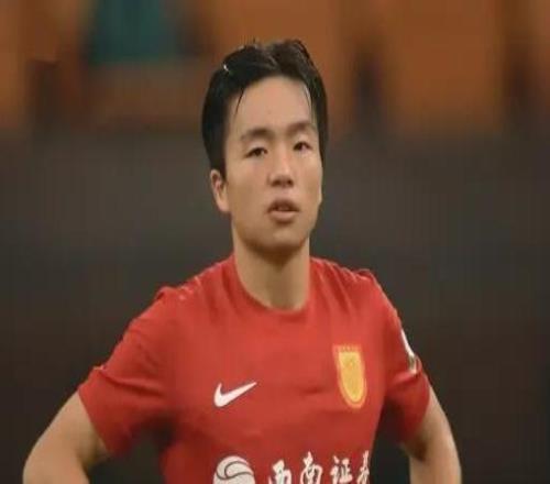 李镇全运气太差,涨球阶段2次受伤,刘建业帅位暂时稳固,重庆争取止不胜