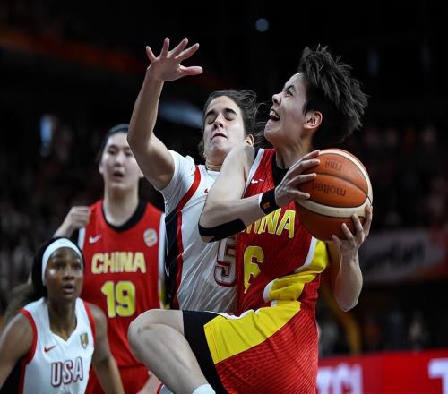 中国女篮大比分负于美国,赛后再引热议,姚明昔日观点受关注