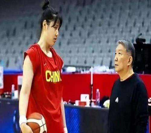 女篮世界杯被淘汰1天后!宫鲁鸣最担心一幕发生了:李月汝也玩抱团了