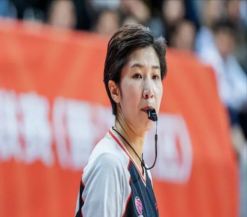 中国女篮遭淘汰后,韩旭是真敢说啊!点名教练裁判:多出去看看!