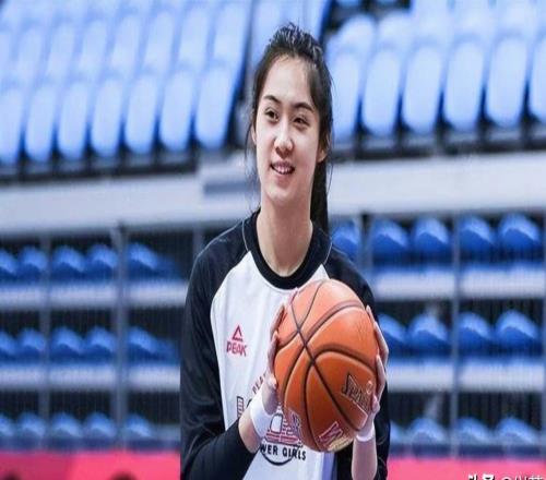 球风像韩旭,身高直追张子宇,14岁女新星大杀四方,女篮后继有人