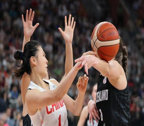 中国女篮晋级8强仅1天,反常一幕浮出水面,宫鲁鸣的话直击人心