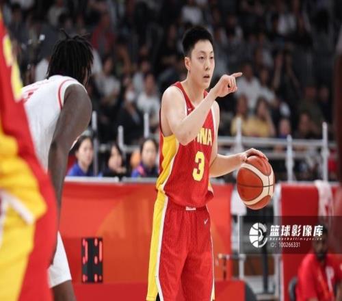 14分钟5投1中仅得5分,胡明轩这场正负值却是+18