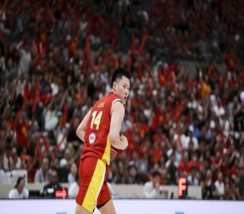 首发18分钟6中1,李弘权三分5中1只拿3分