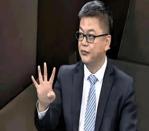 苏群的观点和宫鲁鸣的战术一样陈旧,中国女篮该考虑换帅了
