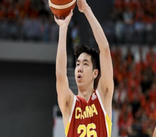 上场0分,这场首节就出手:朱俊龙2中1拿3分2板1助