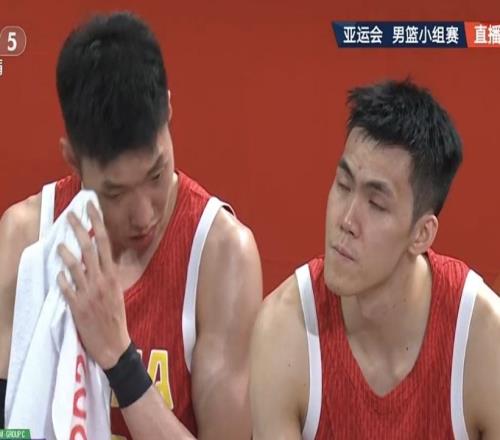背靠背狂胜84分!中国男篮杀疯了!对手崩了,仅1人敢来握手!