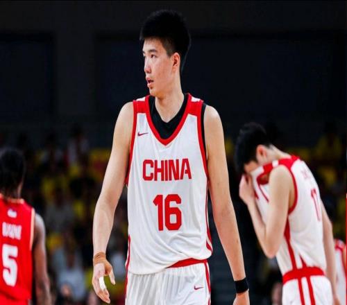在俱乐部憋屈,在国家队找回自信!他是中国男篮今夏收获最大一人
