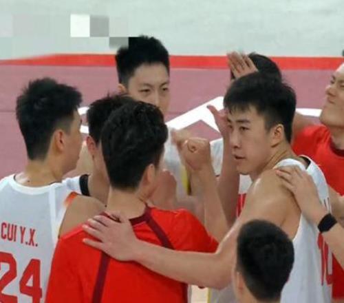 4年前惨遭1分绝杀,4年后狂胜44分成功复仇!中国男篮10661掀翻卫冕冠军!全队7人上双,8强全出炉!太解气
