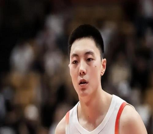 半场领先36分!中国男篮打菲律宾真狠,胡明轩11分,王俊杰14+7
