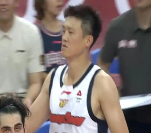 广东男篮31分大胜,新外援首秀9+7+6陈家政20分,张皓嘉被彻底弃用