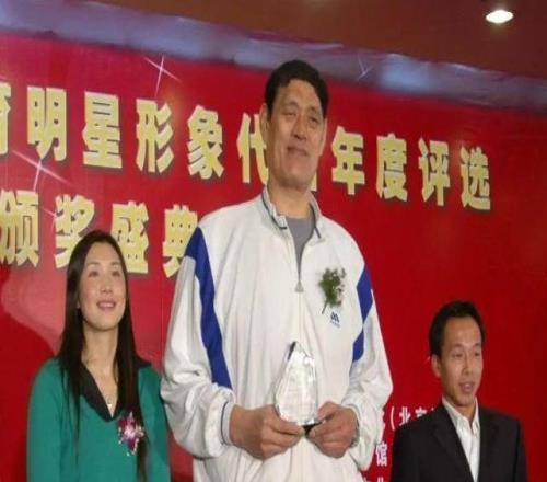 【穆铁柱】“中国张伯伦”,姚明说对他“只有仰视,说话不够格”