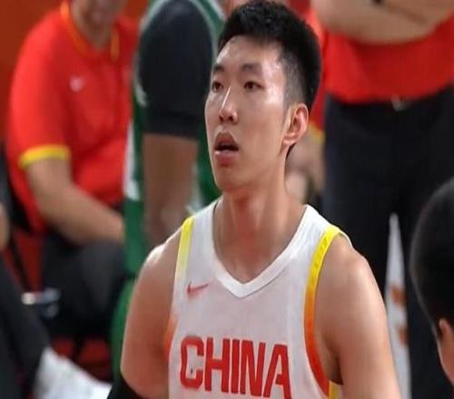热议男篮险胜沙特锁四强!苏群:主要原因是3个锋线受伤王俊杰4犯