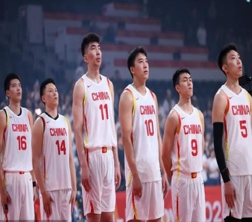 中国男篮复仇之战!日本主力球员都不在,做好防守凿内线