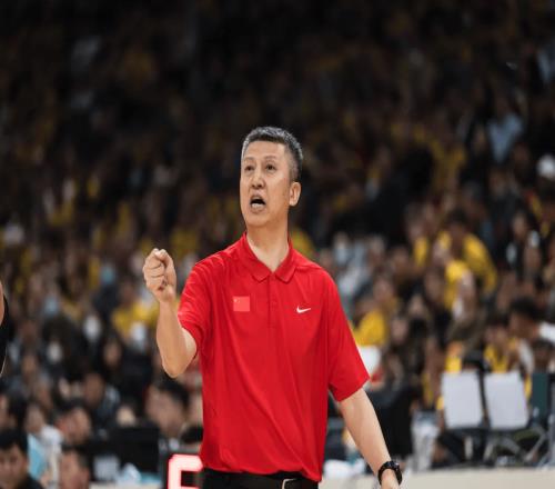 场均10+7!能进攻也善于防守!“国产伦纳德”崛起,男篮锋线未来答案